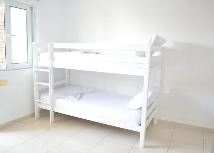 Emiljano ホテル *