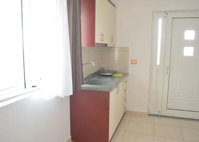 ホテル Emiljano クサミル