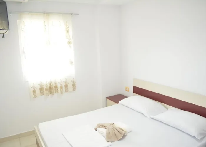 Emiljano ホテル *