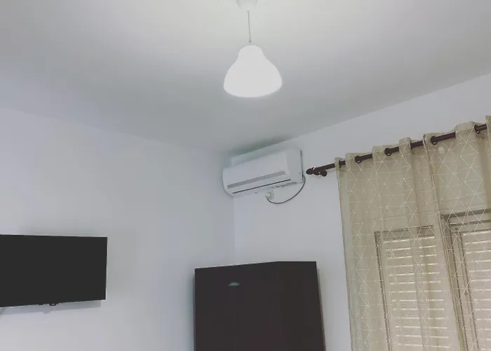 Emiljano ホテル クサミル