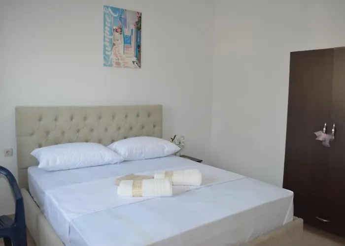 Emiljano ホテル *