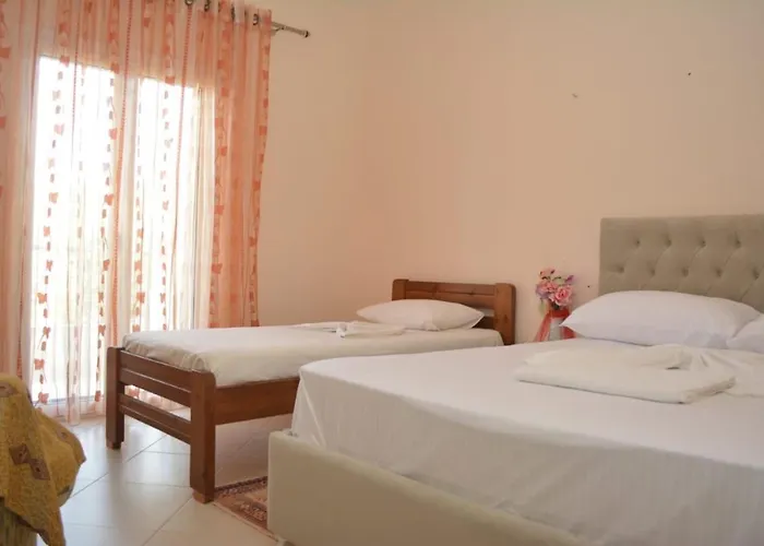 ホテル Emiljano クサミル